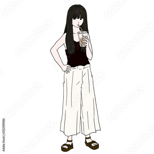アイスラテを飲みながら立っているロングヘアの女性（col、jpeg）