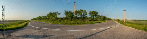 Foto Curving rural road beside treeline near Winnipeg airport perimeter, Manitoba