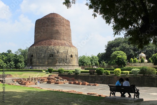 фотографія Dhamek Stupa in Sarnath. Varanasi, India