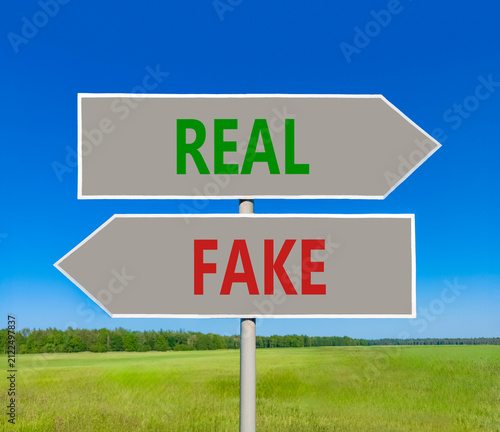 Foto Real or fake words symbol