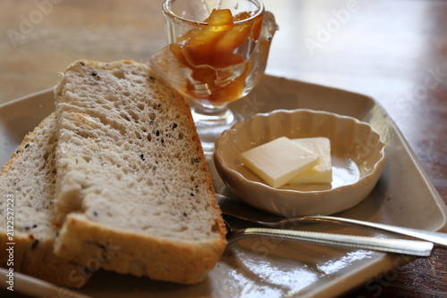 Obraz na płótnie 朝食で食べるトースト