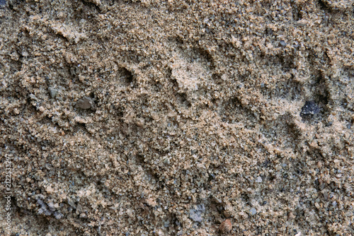 Foto Detailed view of damp sand mixed with fine gravel and mineral grains, useful for mortar, concrete, masonry, drainage, landscaping, and construction material concepts