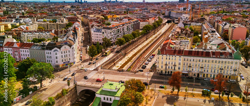 Fotografía Aerial view of Schonbrunn Park from car parking area in Vienna, Austria