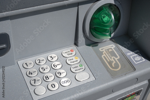 Fotografía An ATM, a device for withdrawing and depositing cash.