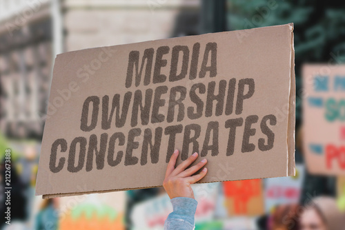 Konstfotografi "Media Ownership Concentrates" Warn about the risks of too few controlling voices