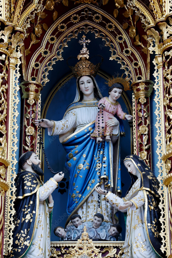 Naklejka premium Virgin Mary Statue at Phu Nai Basilica