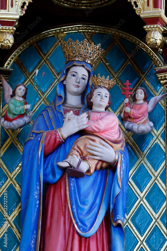 Naklejka premium Virgin Mary Statue at Phu Nai Basilica
