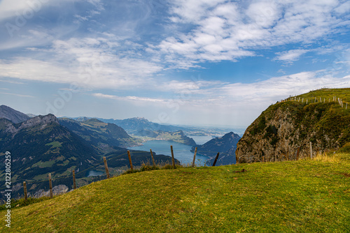 Cuadro en lienzo Fronalpstock mit Wiese und Zaun vor Bergpanorama, Stoss, Kanton Schwy, Schweiz