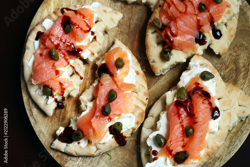 Pita with salmon and capers
