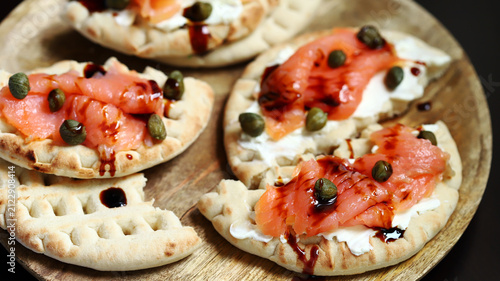 Pita with salmon and capers
