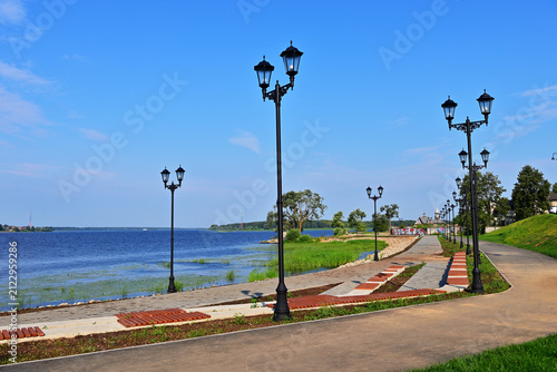 Bild auf Leinwand New Volga embankment in Kostroma.