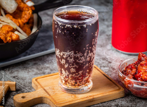 Canvas Print Glass of cold cola with ice