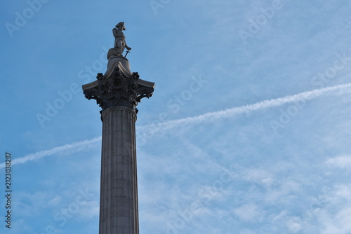 Foto London, UK - May 15, 2026: Nelson's Column in Trafalgar Square in the Morning su