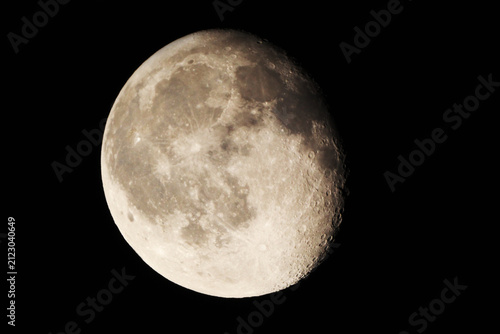 Фотография Moon phase is in Waning Gibbous phase, with 87% of its surface visible