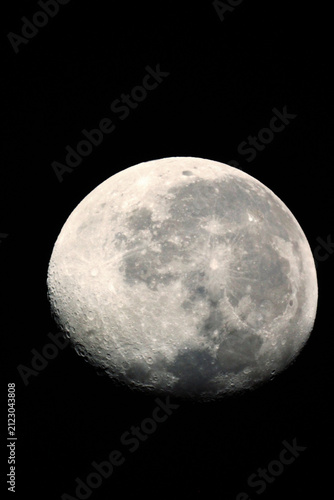 Foto Moon phase is in Waning Gibbous phase, with 87% of its surface visible
