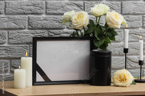 Cuadro en lienzo Funeral composition with blank photo frame, black ribbon, white roses, and burni