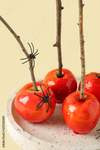 Delicious caramel apples an...