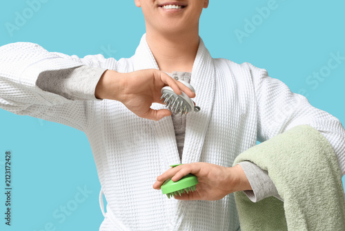 Young man with hair scalp m...