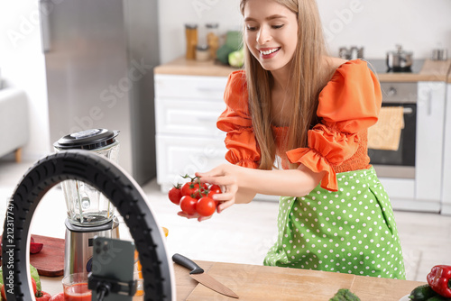 Female blogger with tomatoe...