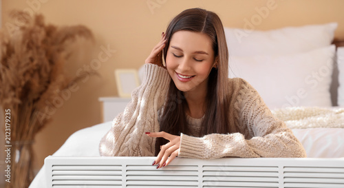 Smiling young woman in a co...