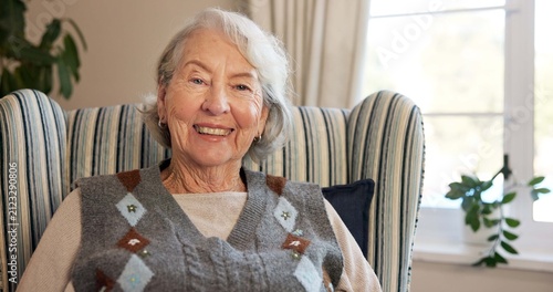 фотографія Relax, smile and senior woman in home for retirement, contentment or optimism with portrait