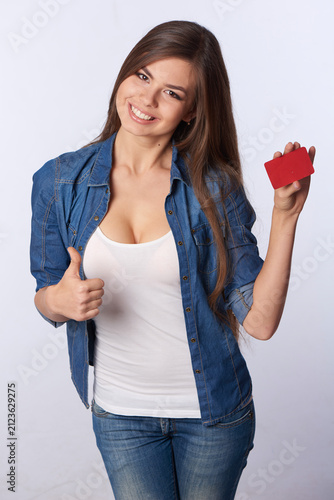 Canvas Print Smiling Woman Holding Blank Red Card and Giving Thumbs Up