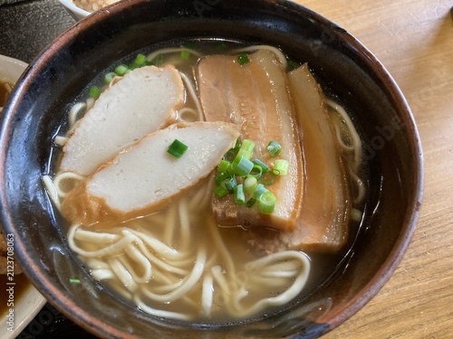 伝統的な沖縄そば