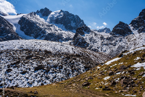 Cuadro en lienzo Snow-capped mountains in Almaty region