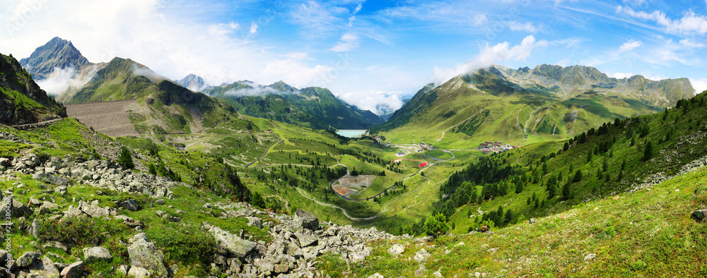 Obraz premium Wonderful panorama view of the Tirol Mountains with Alpine dams: Speicher Finstertal on the left and Speicher Längental on the right in Kuhtai in Tirol, Austria