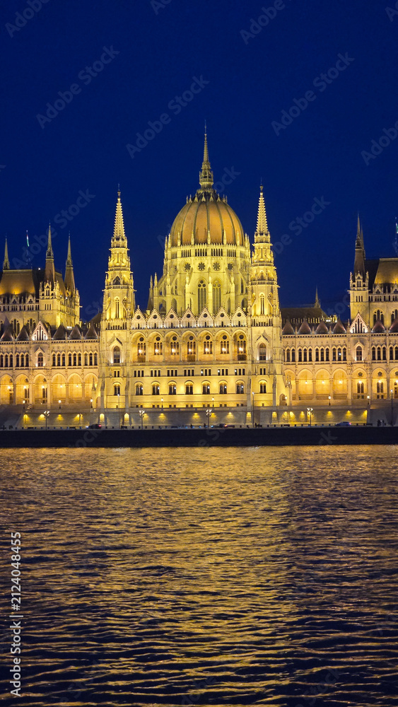 Fototapeta premium Stunning view of the illuminated Hungarian Parliament building at night in Budapest