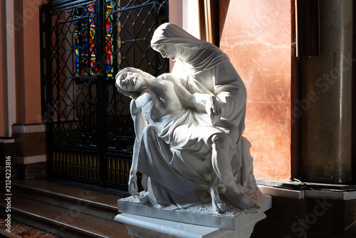 Quadro su tela Christian marble statue of Virgin Mary and Jesus, sacred religious sculpture ins