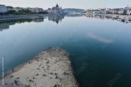 Canvas Print low water level on the Danube river at the Margaret Bridge in Budapest, Hungary
