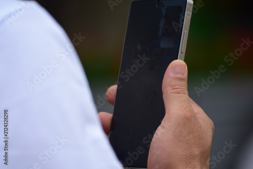 Un smartphone dans la main