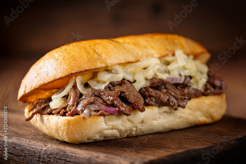 Bocadillo de carne de ternera con queso