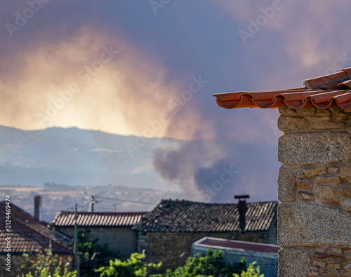 Bild auf Leinwand Wildfire smoke plume at Felgar, Portugal