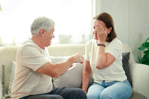 Fotografie Wife suffered an eye injury accident and husband provided first aid covering injured eye plastic shield cared closely love concern unwavering support reflecting strong bond between elderly couple