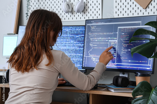 Female software developer p...