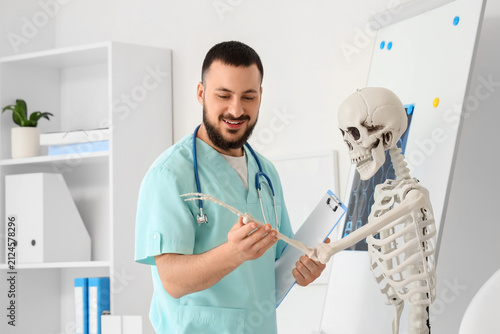 Male doctor examining arm b...