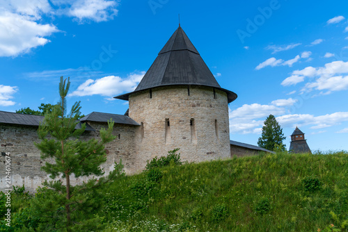 Konstfotografi Izborsk Tower of the Holy Dormition Pskovo-Pechersky Monastery on a sunny summer