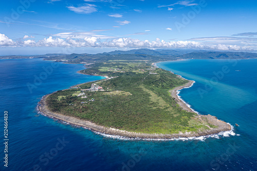 Bild auf Leinwand Aerial view of a tropical peninsula surrounded by blue ocean