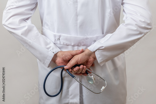 Cuadro en lienzo A stethoscope in a doctor's hands