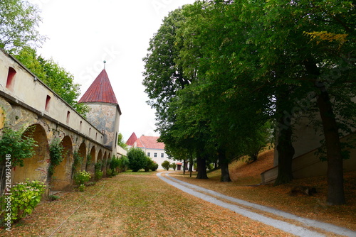 Konstfotografi im Inneren der Ringmauer, Burg Neulengbach, Niederösterreich
