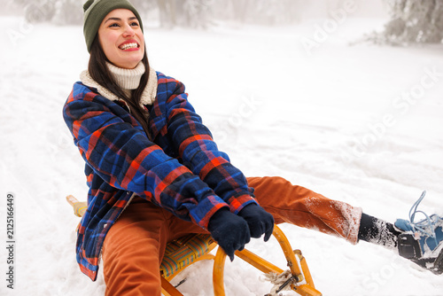 Fotografía Man pulling woman on sledge while on winter vacation