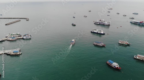파타야 발리하이 선착장과 분주하게 이동하는 보트·요트의 해양관광 풍경, 태국 파타야 드론 항공동영상
