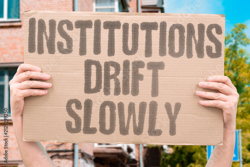 Fotografía "Institutions Drift Slowly" Organizations change direction over time without notice