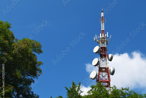 фотографія telecommunications repeater antenna used to transmit radio, television, or mobil