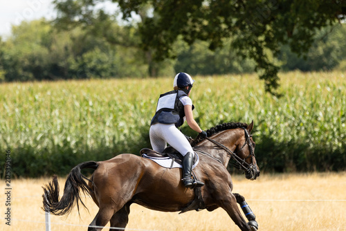 Foto Event rider and horse on the cross country at a horse trials in summer