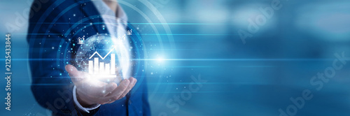 Foto Finance expert holding a handheld tablet calculating complex Financial Analytics data for market trends
