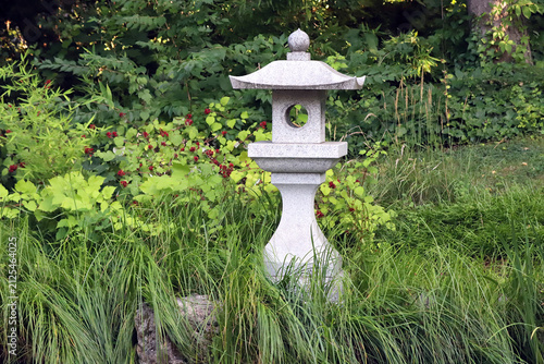 Canvastavla Zen serenity: stone pagoda ornament in lush nature