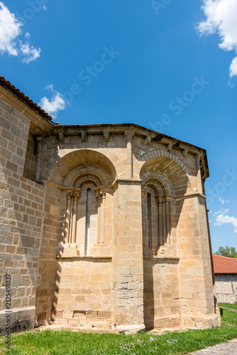Fotografía Romanesque transitional apse with ashlar wall, blind arches, corbels & narrow windows